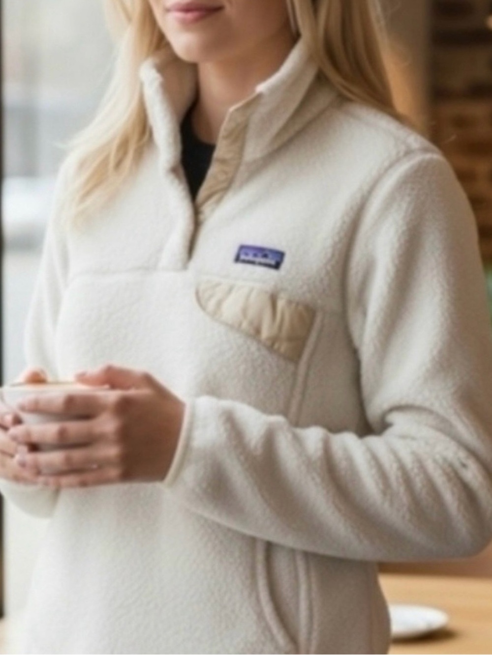 Patagonia Size Medium Women's Cream Synchilla Snap-T Fleece Pullover